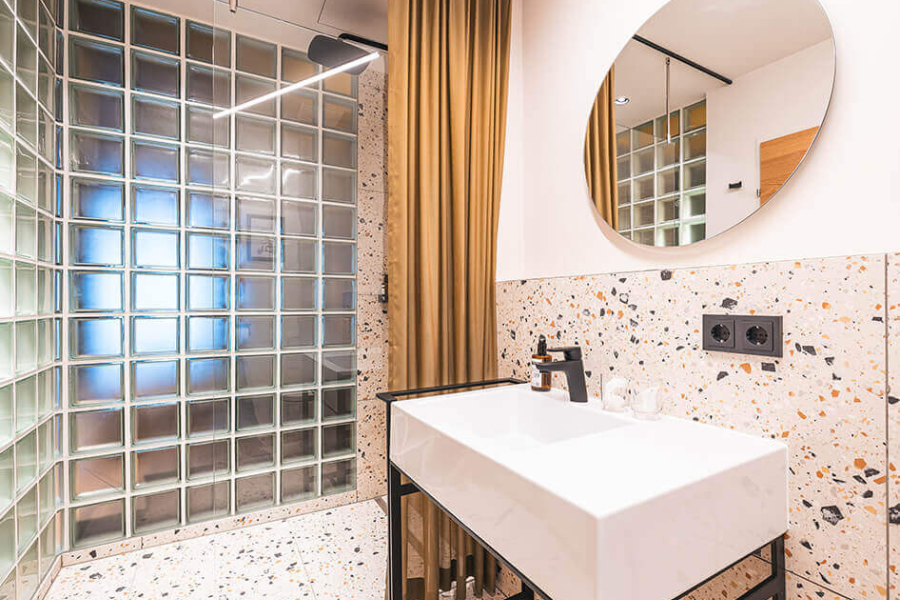 Klassik-Doppelzimmer-Badezimmer-1